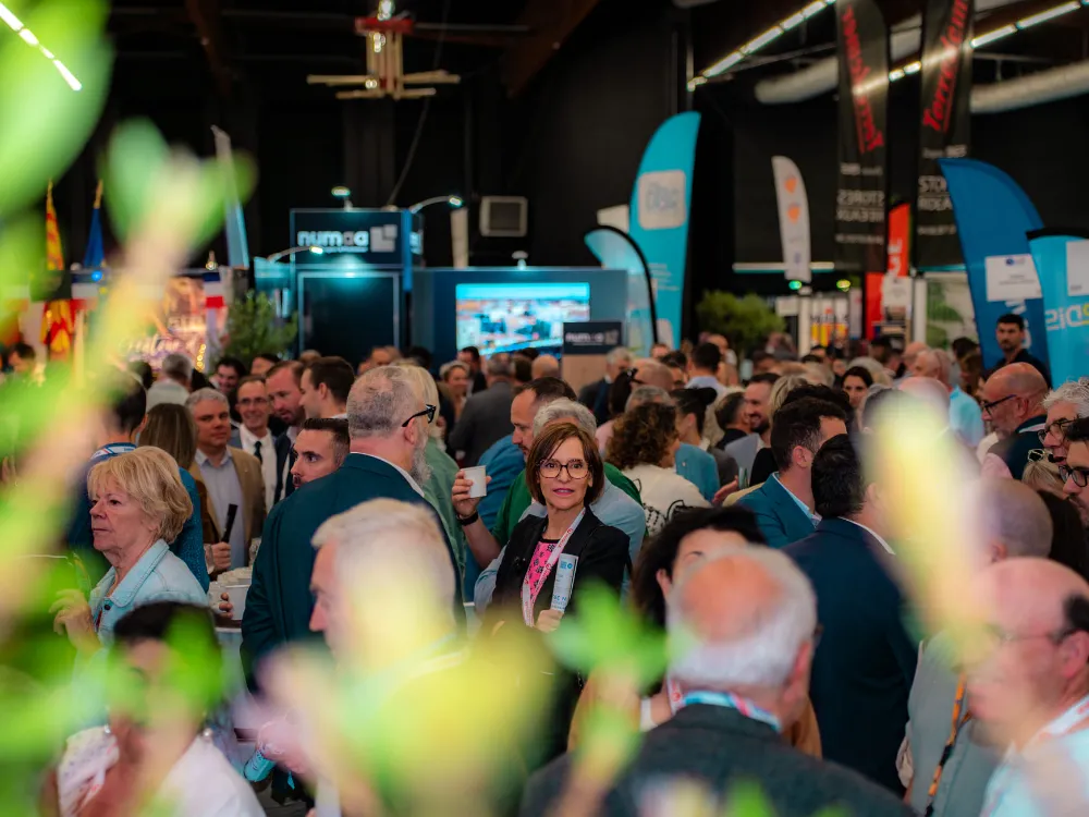 Foule de visiteurs dans les allées du Salon des Maires des Pyrénées-Orientales 2026